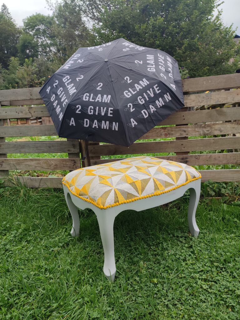 Tapissier en siège - Repose pieds