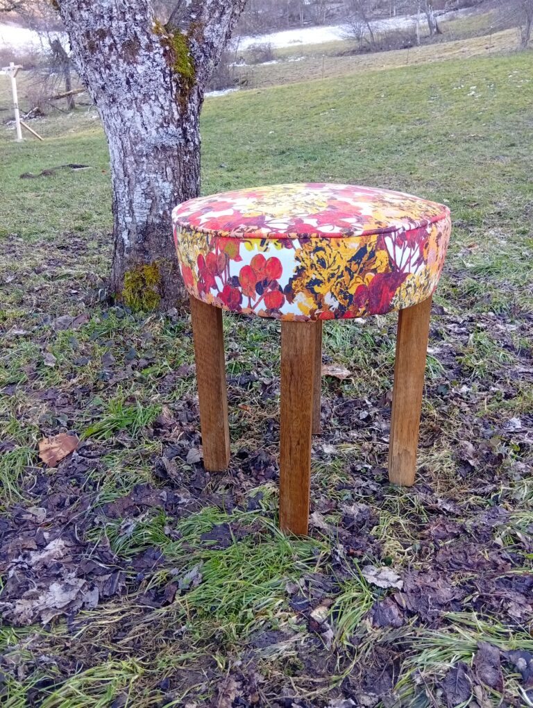 Tapissier en siège - Tabouret rond